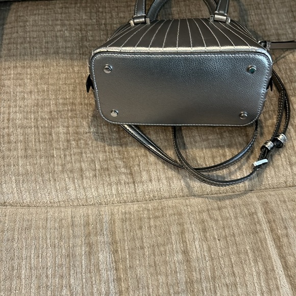 Kate Spade silver metallic leather domed shaped bag, 6 x 8 x 4 adjustable strap - Picture 6 of 9